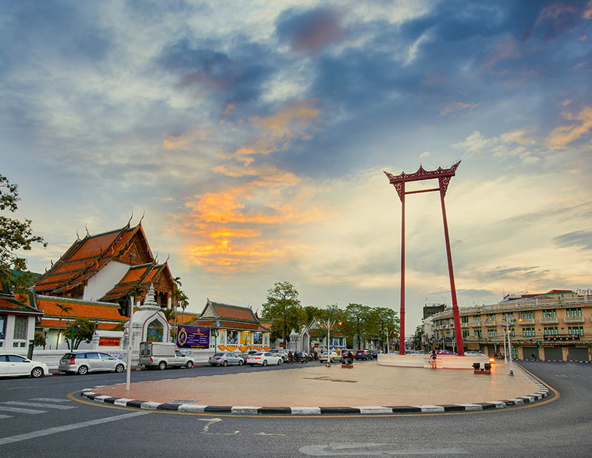 Гигантские качели в Бангкоке kacheli-bangkok-min.jpg