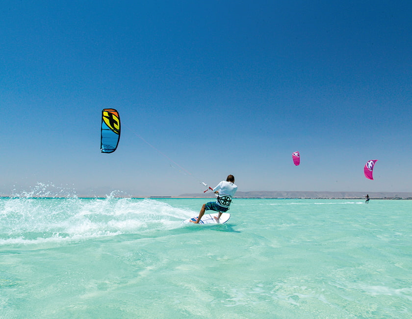 Водные развлечения в Хургаде kite-surfing-egipet-min.jpg