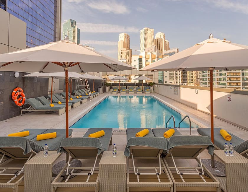 Бассейн гостиницы Wyndham Dubai Marina wyndham-7-min.jpg